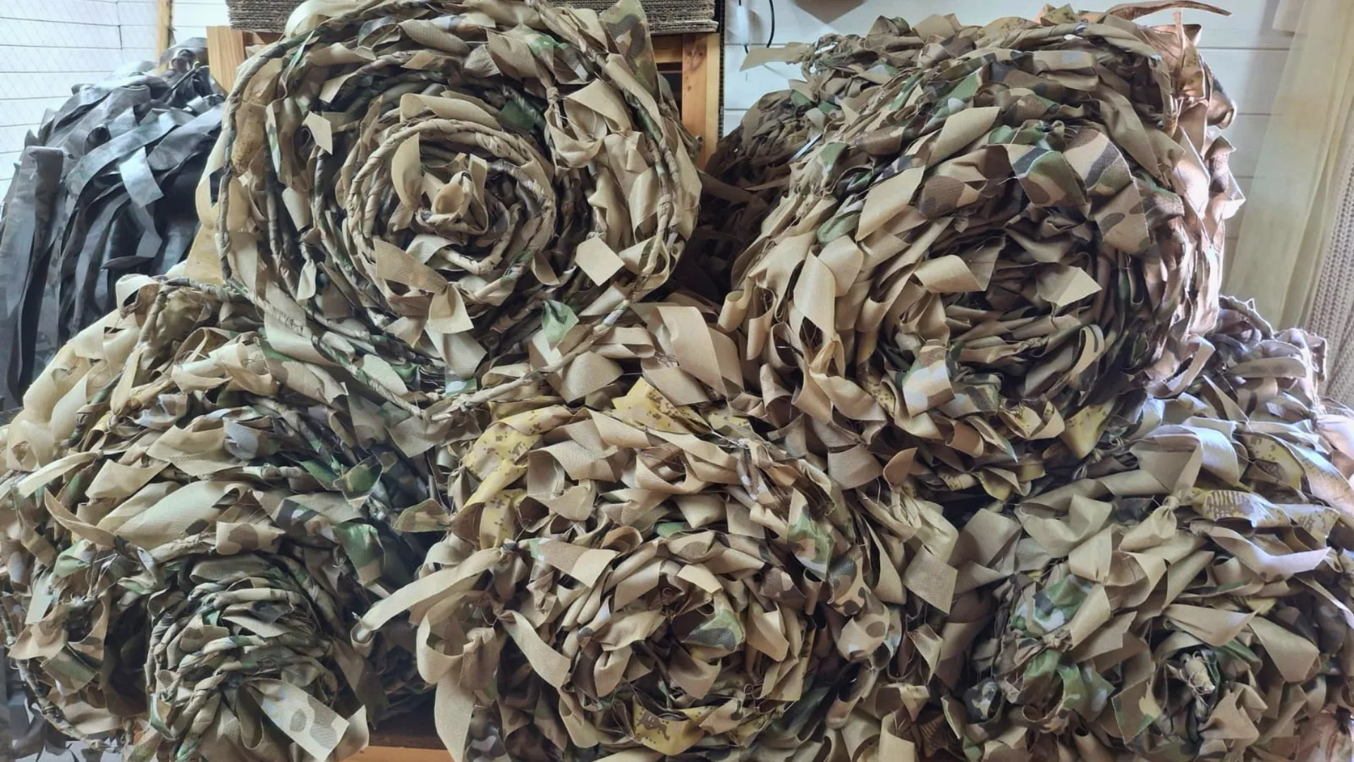 Продовжуємо передавати маскувальні сітки нашим захисникам